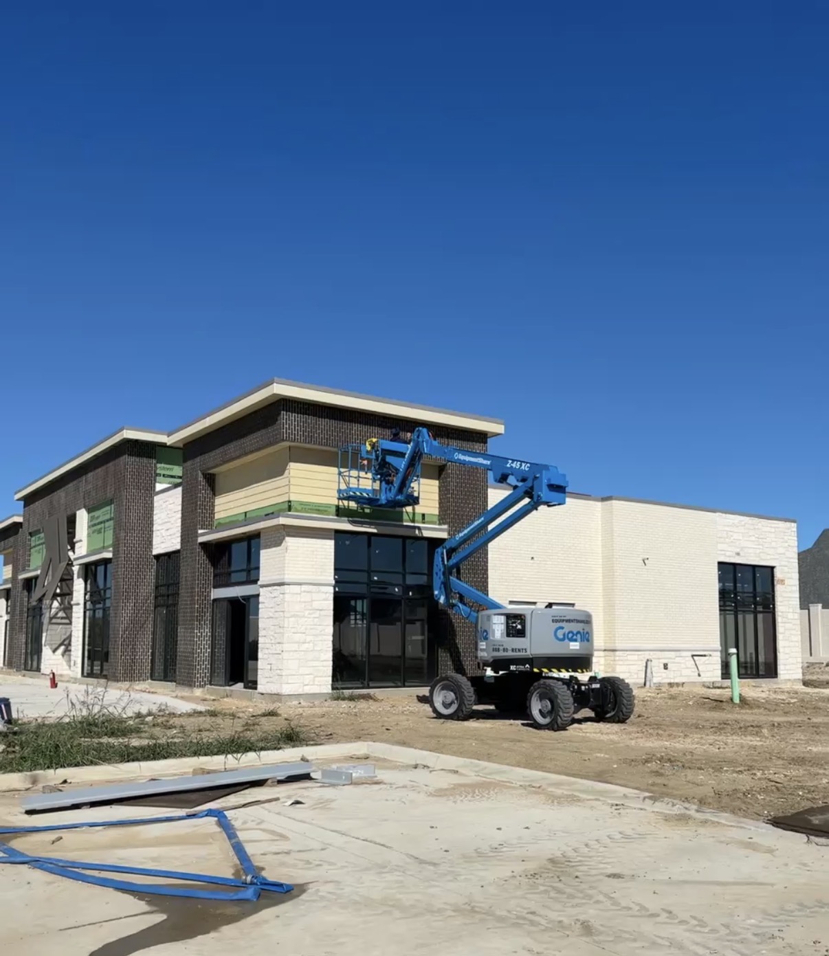 Commercial exterior finish before A&K's work